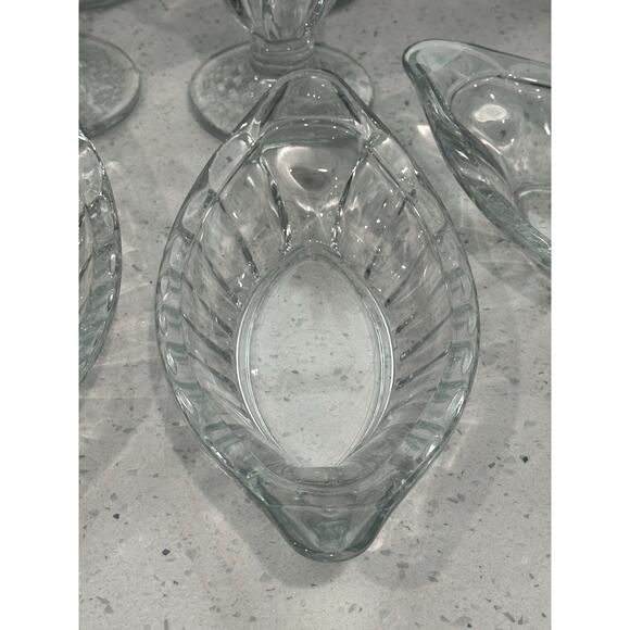 Set of 4 VTG Clear Glass Fluted Edge Ice Cream Glasses and Banana Split Dishes - Picture 3 of 6